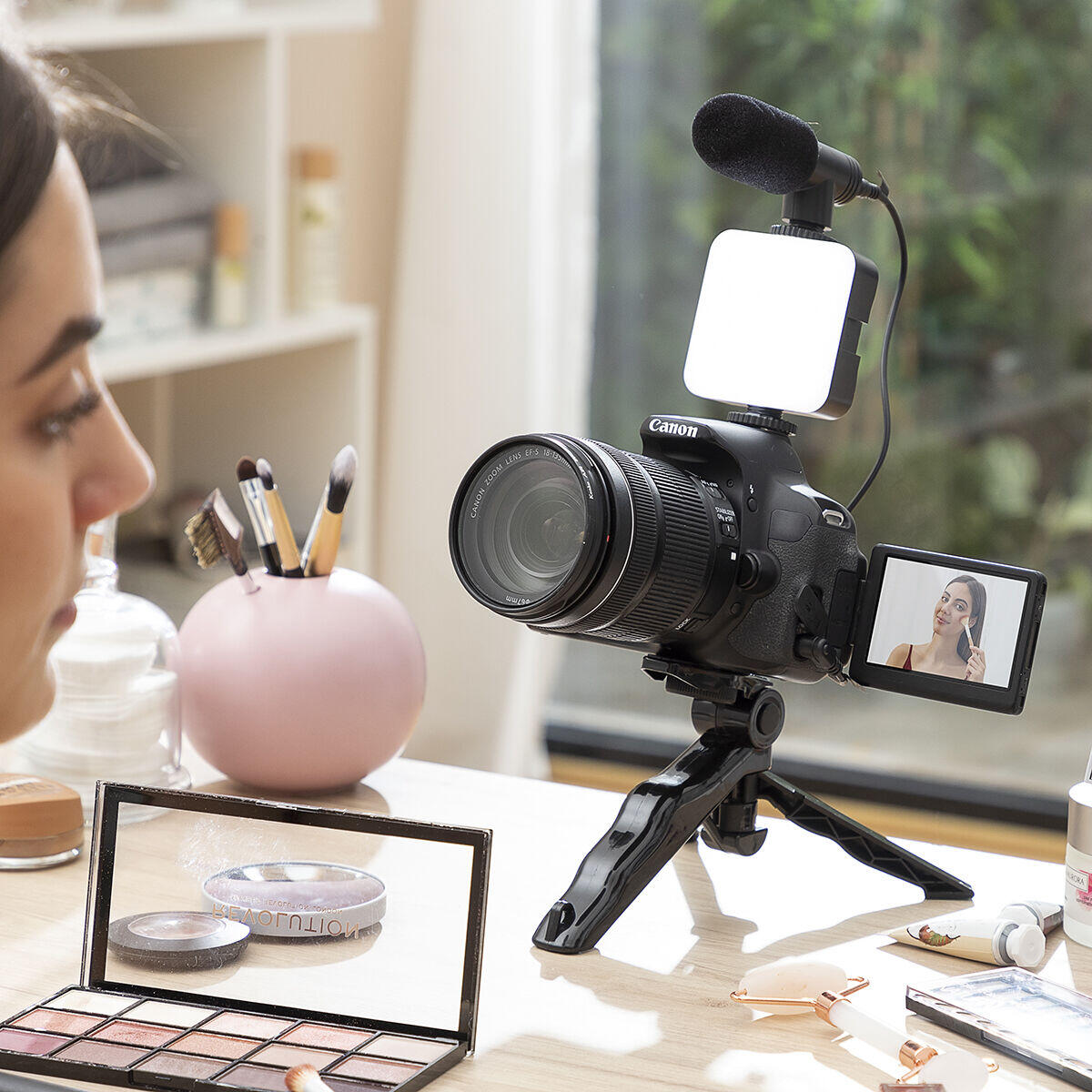 Kit Vlogging con Luz, Micrófono y Mando Plodni  6 Piezas